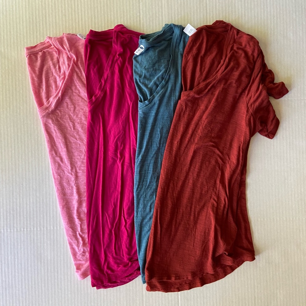 RESERVED - Old Navy Vneck Bundle
